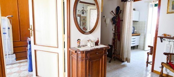 2 bedrooms Apartment in Livorno, Italy No. 293724 4