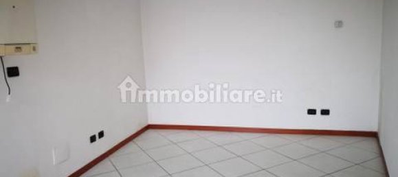 Коммерческая недвижимость с 2 комнатами в Бавено, Италия № 131194 6