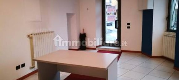 Коммерческая недвижимость с 2 комнатами в Бавено, Италия № 131194 3