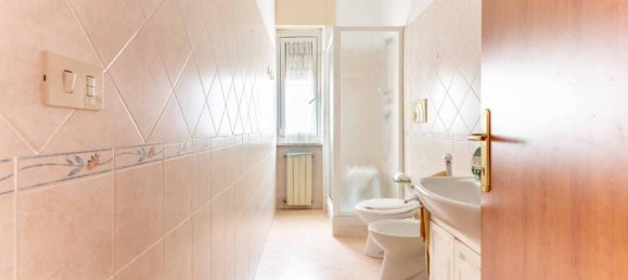 3 rooms Apartment in Rome, Italy No. 36688 36