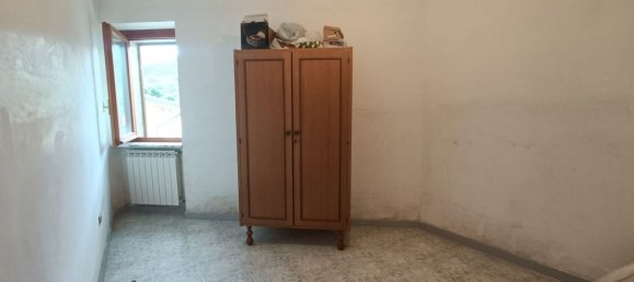 8 rooms House in Pettoranello del Molise, Italy No. 78703 19