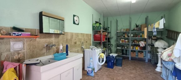 8 rooms House in Pettoranello del Molise, Italy No. 78703 44