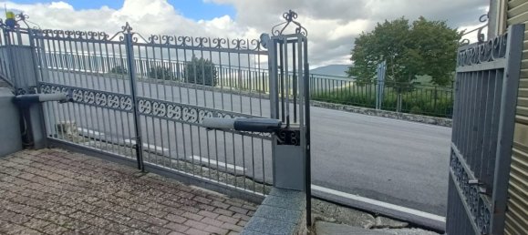 8 rooms House in Pettoranello del Molise, Italy No. 78703 4