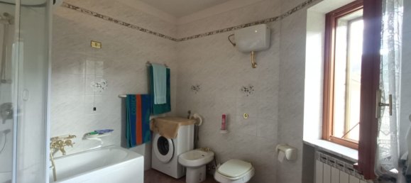 8 rooms House in Pettoranello del Molise, Italy No. 78703 2