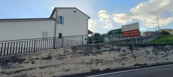 8 rooms House in Pettoranello del Molise, Italy No. 78703 14