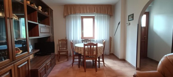 8 rooms House in Pettoranello del Molise, Italy No. 78703 30