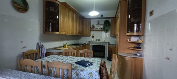 8 rooms House in Pettoranello del Molise, Italy No. 78703 36