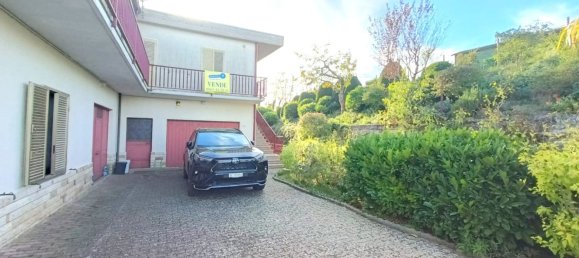 8 rooms House in Pettoranello del Molise, Italy No. 78703 16