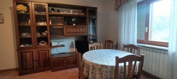 8 rooms House in Pettoranello del Molise, Italy No. 78703 31
