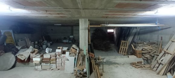 8 rooms House in Pettoranello del Molise, Italy No. 78703 11