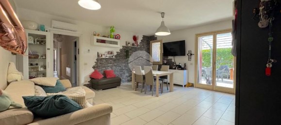 3 bedrooms Apartment in Castel d'Azzano, Italy No. 313084 11