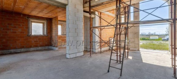 Casa de 4 dormitorios en Correggio, Italy No. 222625 9