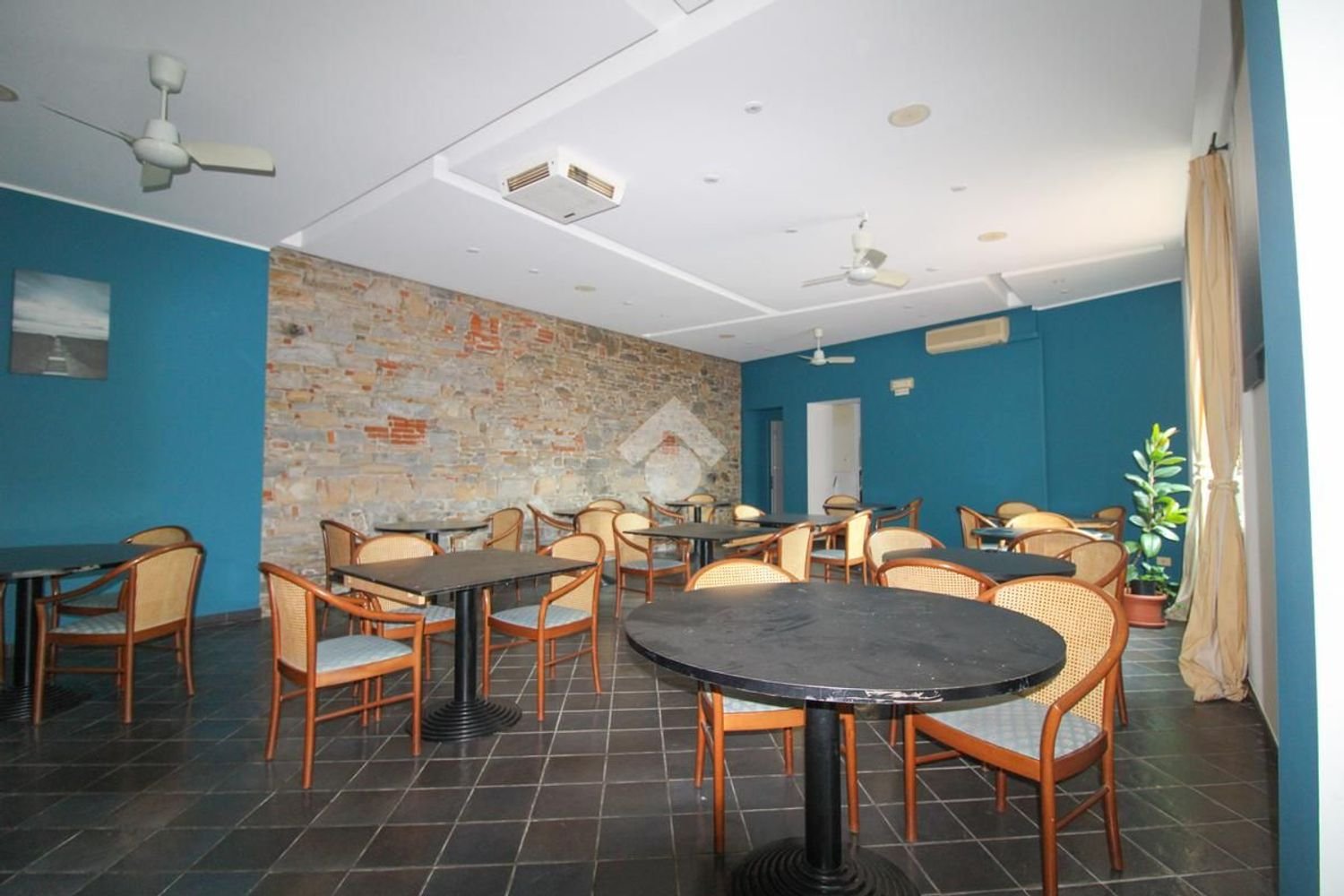 Коммерческая недвижимость 200м² в Бергамо, Италия № 338636