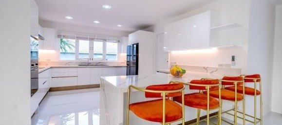 6 bedrooms House in Pattaya, Thailand No. 26332 16