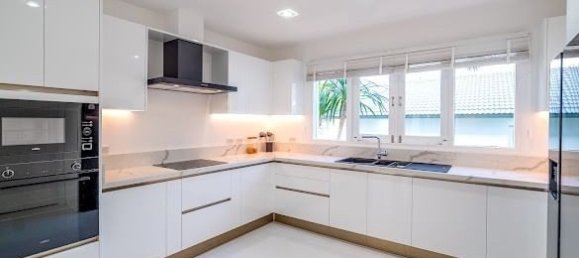 6 bedrooms House in Pattaya, Thailand No. 26332 15