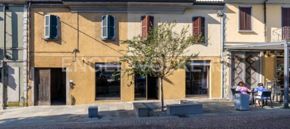 2-salle Propriété commerciale à Gavirate, Italy No. 109123 2