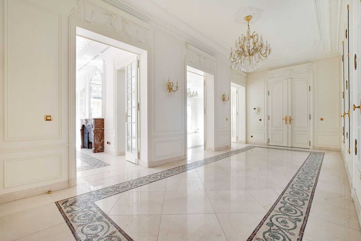 7 bedrooms Apartment in Paris, France No. 168273