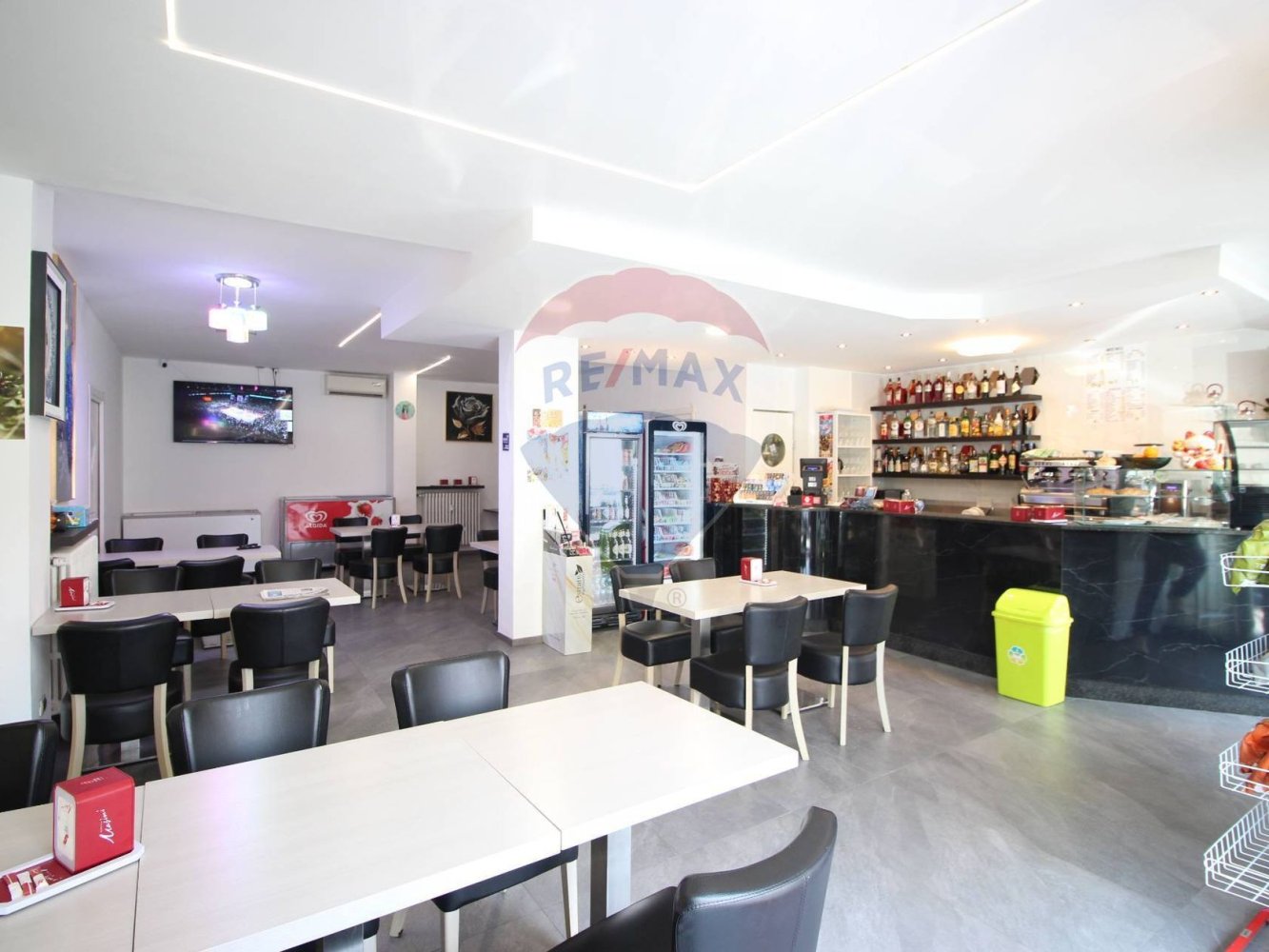 Коммерческая недвижимость с 2 комнатами в Бергамо, Италия № 52558