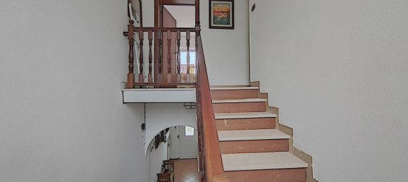 Дом с 7 комнатами в Лорето, Италия № 167952 7