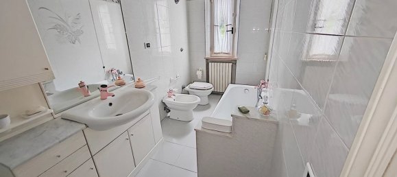 Дом с 7 комнатами в Лорето, Италия № 167952 16