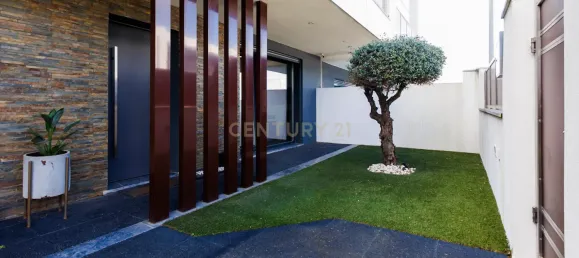 4 bedrooms Villa in Corroios, Portugal No. 104536 9