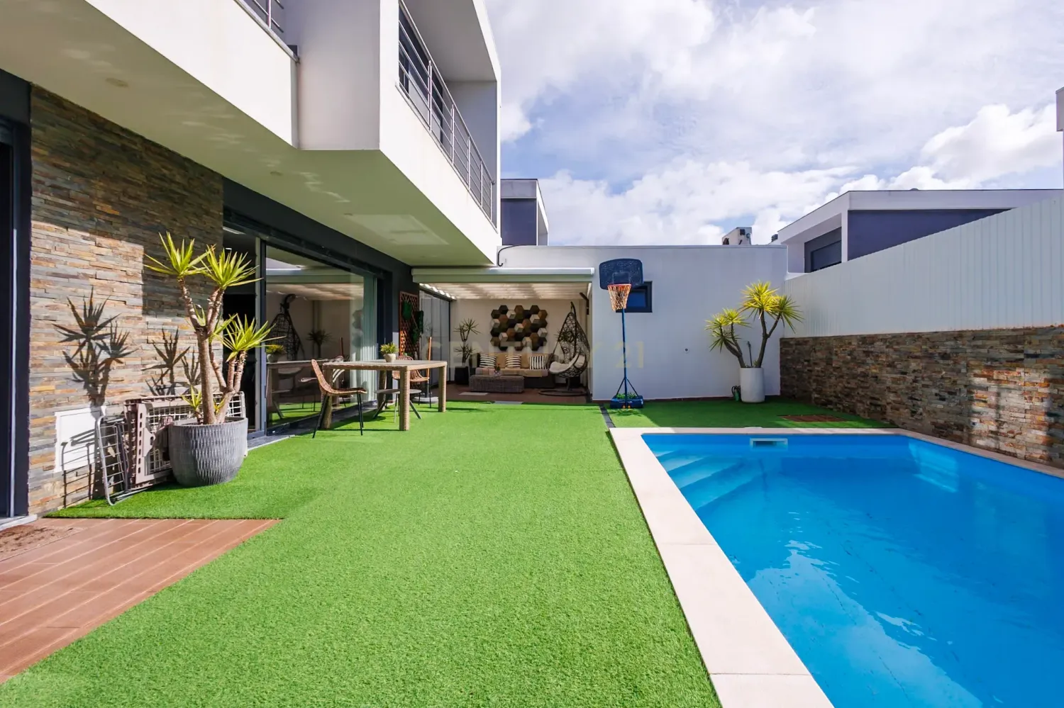 4 bedrooms Villa in Corroios, Portugal No. 104536