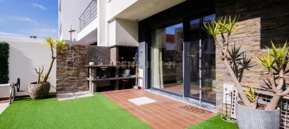 4 bedrooms Villa in Corroios, Portugal No. 104536 2