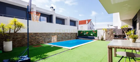 4 bedrooms Villa in Corroios, Portugal No. 104536 4