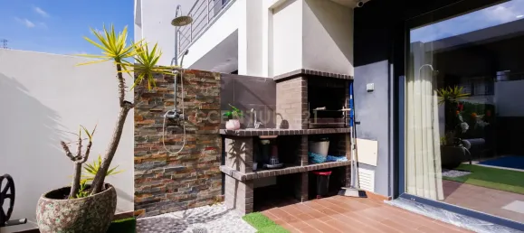 4 bedrooms Villa in Corroios, Portugal No. 104536 3