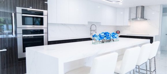 5 dormitorios villa en venta en Miami, Miami-Dade, Florida, USA № 614239 6