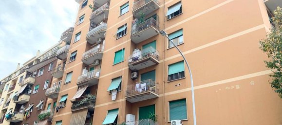 2 rooms Apartment in Rome, Italy No. 37575 2