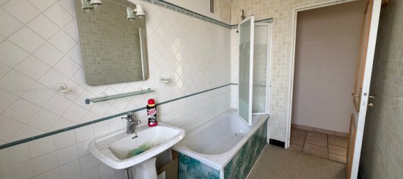 Apartamento de 2 dormitorios en Bourges, France No. 214949 4