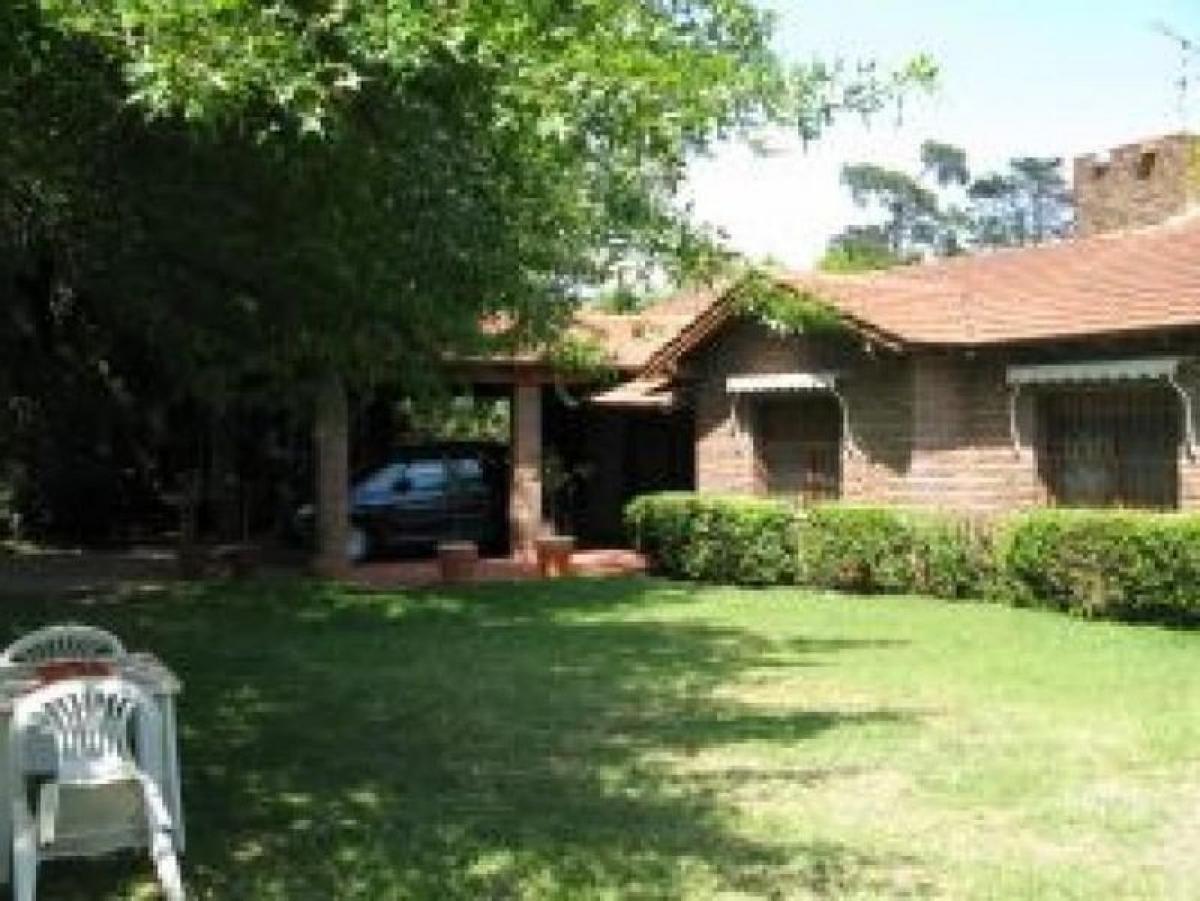 Casa de 4 dormitorios en Ezeiza, Argentina No. 100736