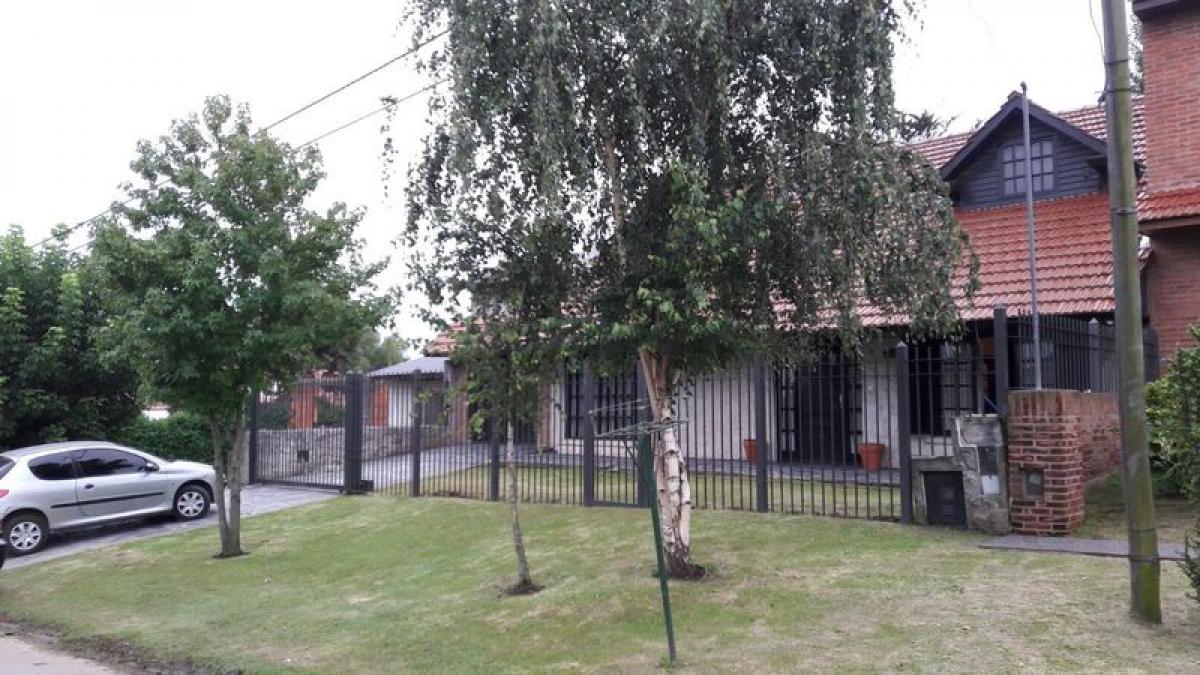2 bedrooms House in Mar del Plata, Argentina No. 74170