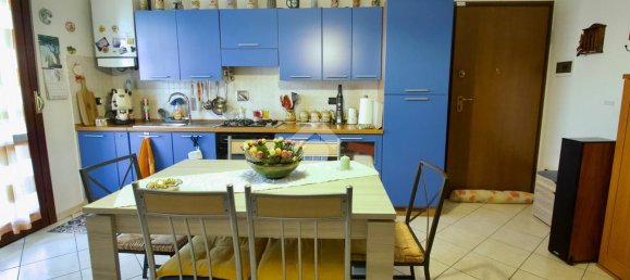 2 rooms Apartment in Reggio Emilia, Italy No. 15312 11