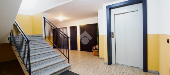 2 rooms Apartment in Reggio Emilia, Italy No. 15312 3