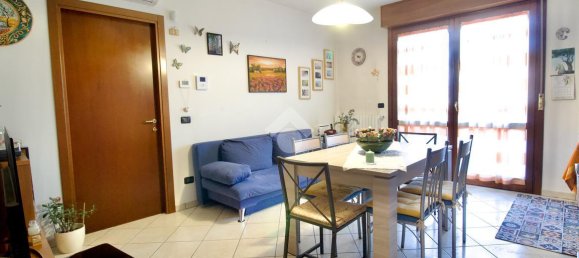2 rooms Apartment in Reggio Emilia, Italy No. 15312 17