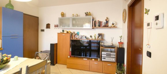 2 rooms Apartment in Reggio Emilia, Italy No. 15312 6