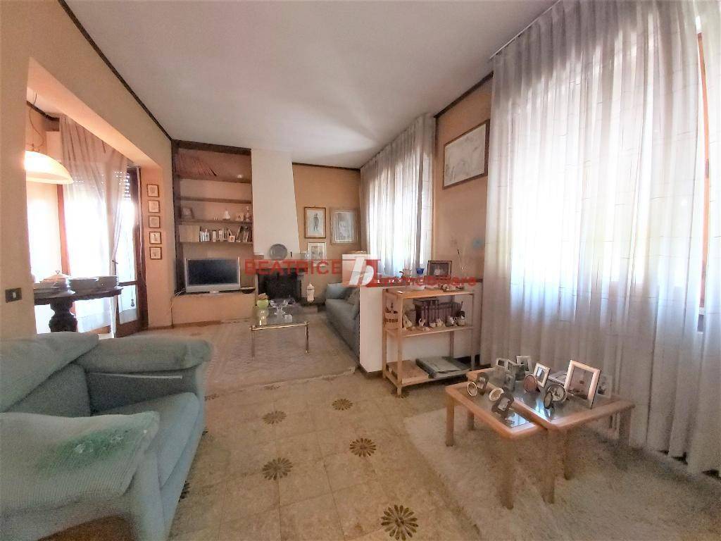 Villa T4 em Lucca, Italy N.º 11676