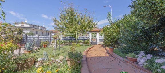 4 rooms Villa in Noviglio, Italy No. 139497 2