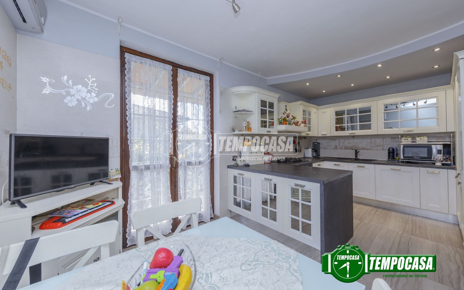 4 rooms Villa in Noviglio, Italy No. 139497