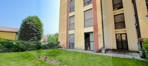 3 bedrooms Apartment in San Donato Milanese, Italy No. 337822 2