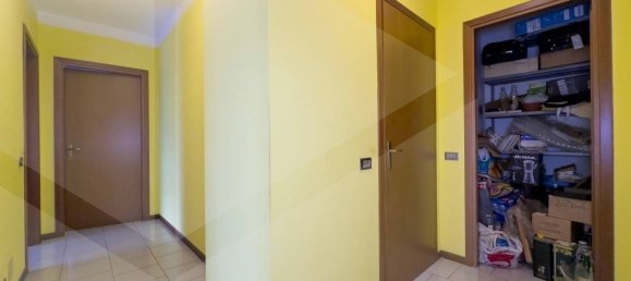 3 bedrooms Apartment in San Donato Milanese, Italy No. 337822 8