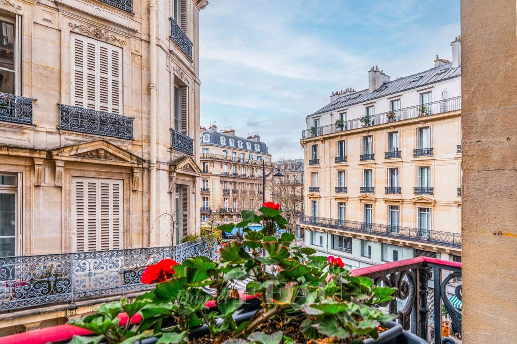 2 bedrooms Apartment in Paris, France No. 115261