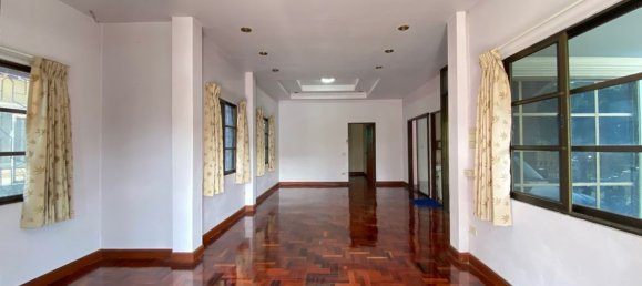 4 bedrooms House in Chiang Mai, Thailand No. 26937 3