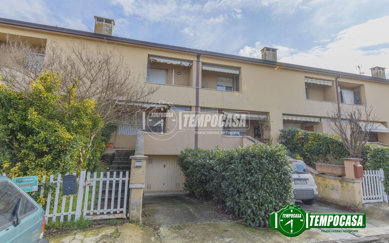 3 rooms House in Gossolengo, Italy No. 26311