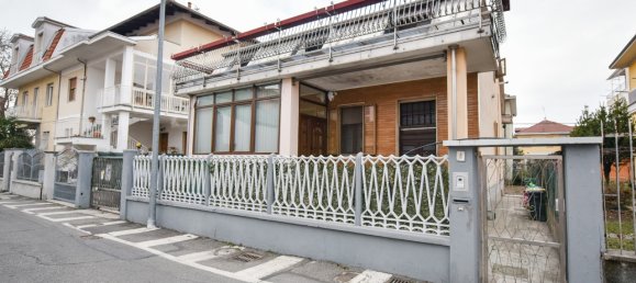 8 rooms Villa in Settimo Torinese, Italy No. 130058 11