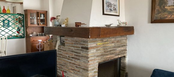 5 rooms Apartment in Appignano, Italy No. 8661 2