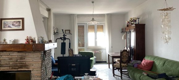 5 rooms Apartment in Appignano, Italy No. 8661 3