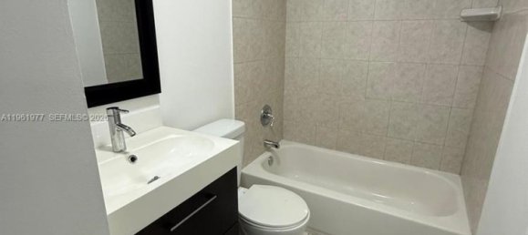 3 dormitorios propiedad comercial en venta en Miami, Miami-Dade, Florida, USA № 614354 14